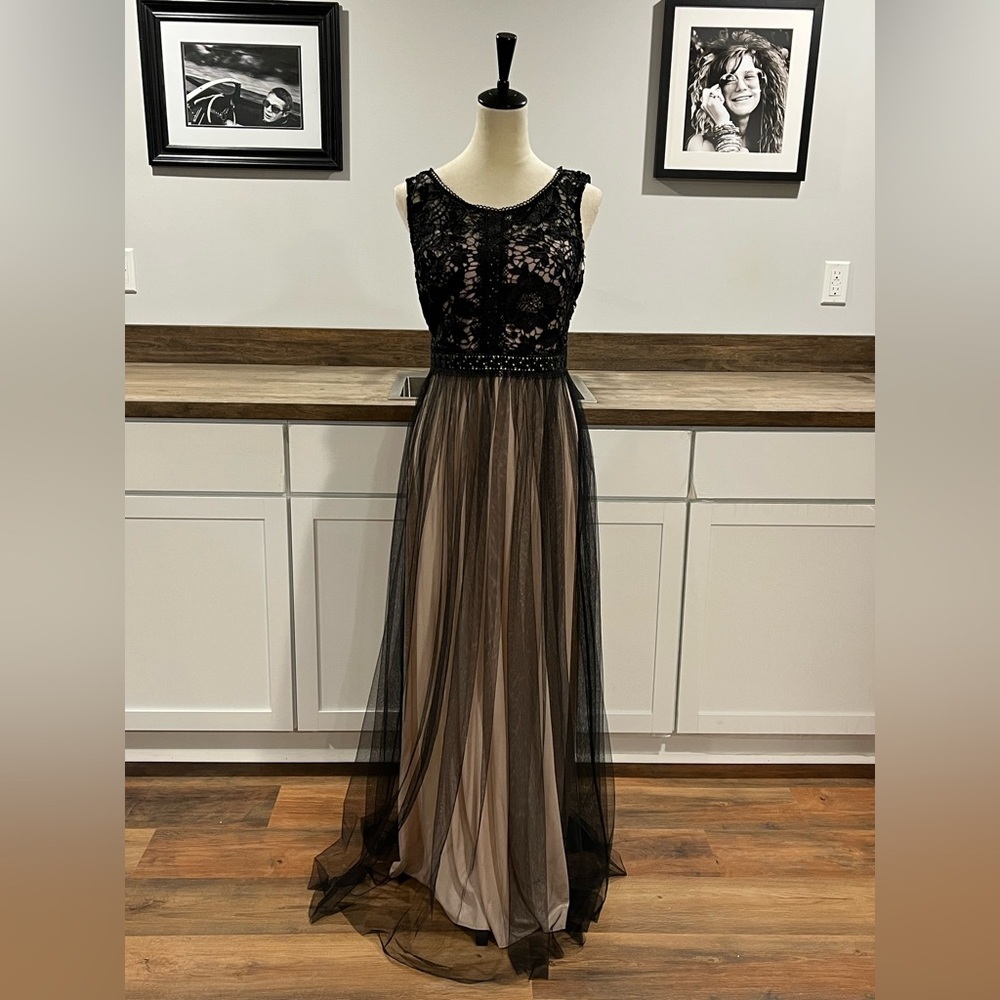 Ever Pretty Black and Tan Lace Maxi Dress size 8